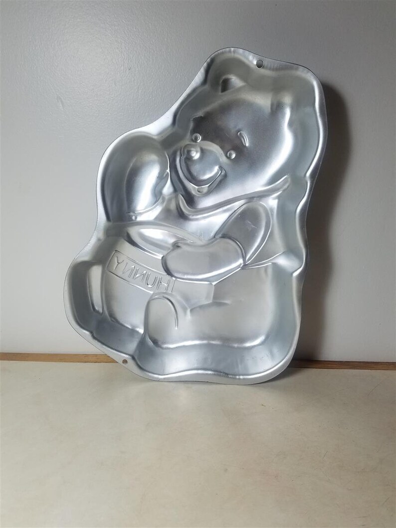 Wilton Baking Cake Pan 2105-3000 1995 Winnie the POOH Hunny Bear shaped pot mold