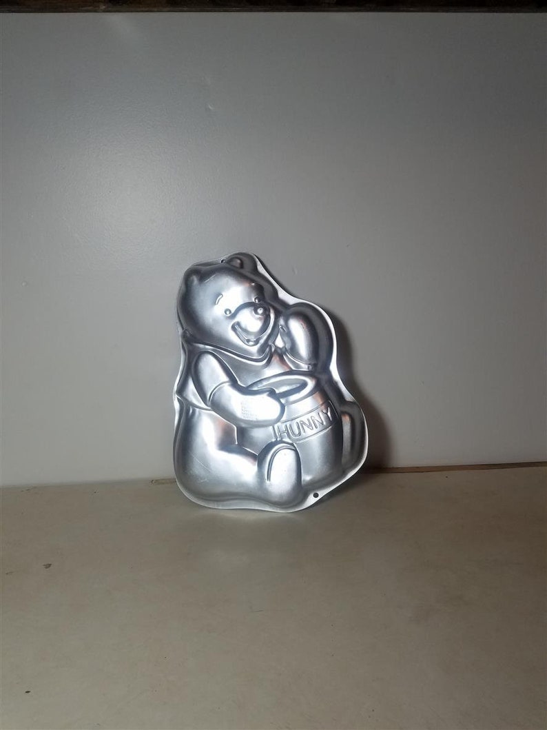 Wilton Baking Cake Pan 2105-3000 1995 Winnie the POOH Hunny Bear shaped pot mold
