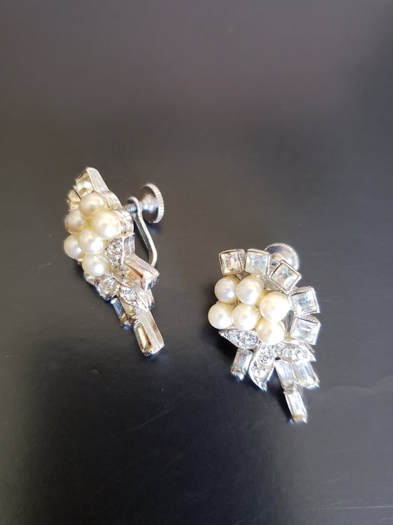 Vintage Silvertone Rhinestone and Faux Pearl Earr… - image 2
