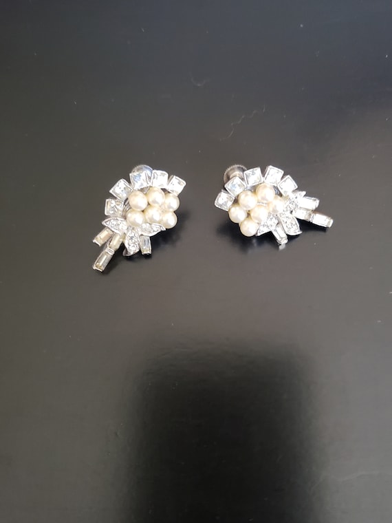 Vintage Silvertone Rhinestone and Faux Pearl Earr… - image 1
