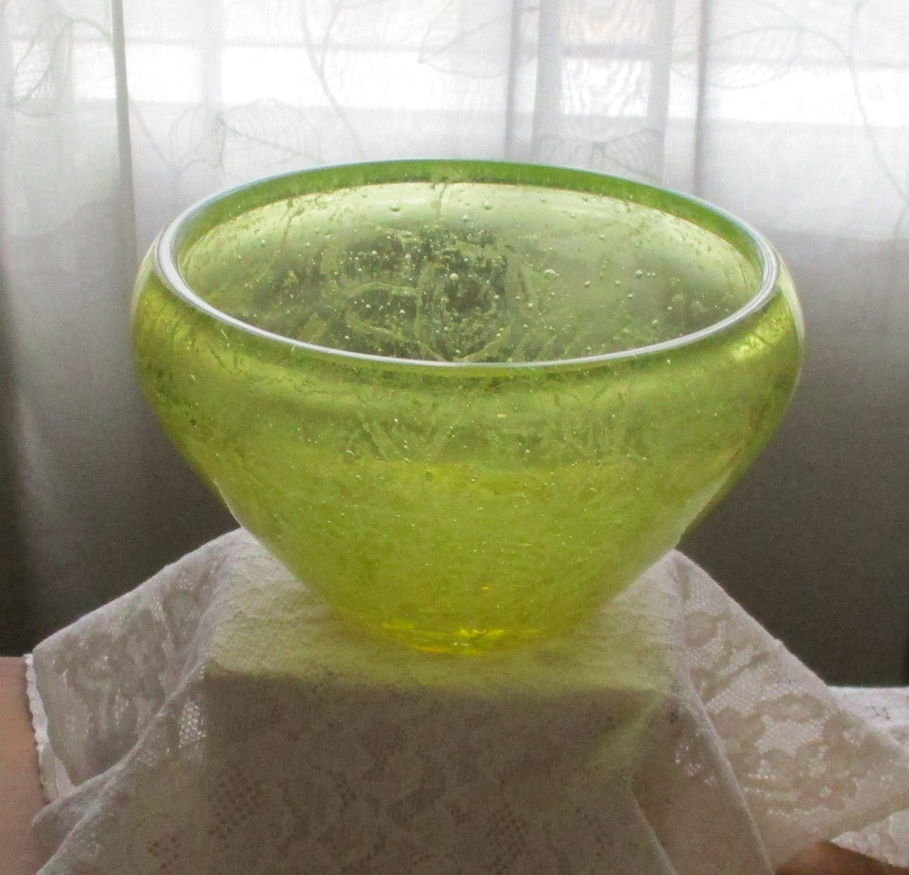 Large Vintage Green Vaseline/Uranium Glass Mixing/Serving Bowl – Wake  Robbin, Consign or Sell