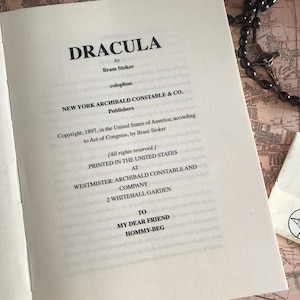 Erstausgabe-Replikat von Dracula – Handgefertigt – Leinengebundenes Vintage-Buch von Bram Stoker – Hochwertiges Papier und historischer Hardcover-Reproduktion Bild 3