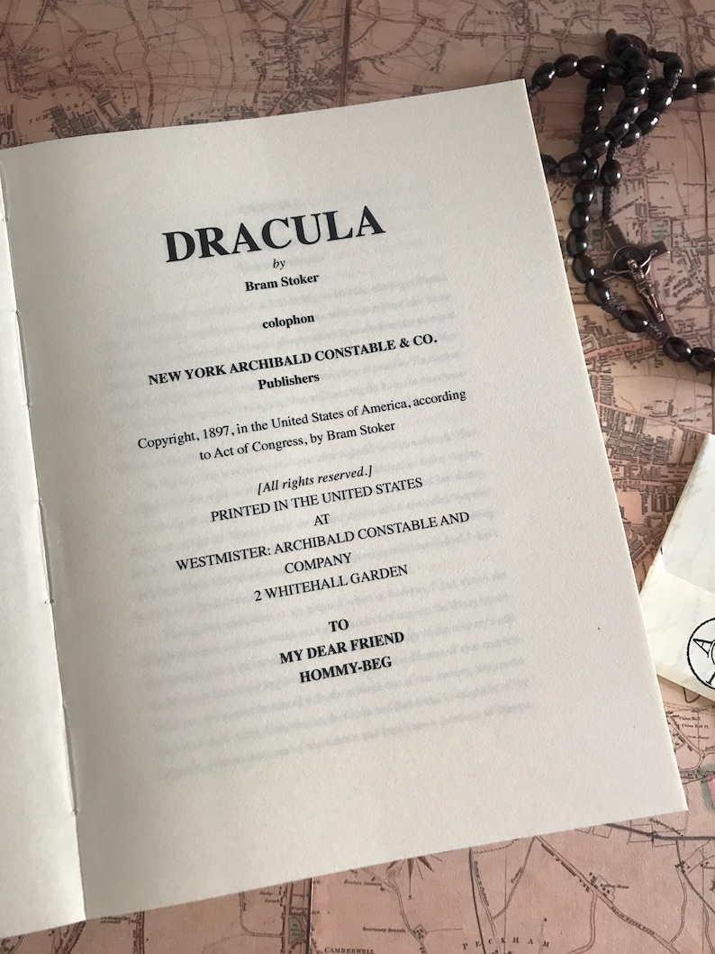 Erstausgabe-Replikat von Dracula – Handgefertigt – Leinengebundenes Vintage-Buch von Bram Stoker – Hochwertiges Papier und historischer Hardcover-Reproduktion Bild 3