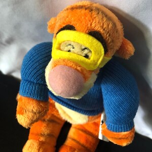 Vintage Winnie the Pooh Disney Collectible TIGGER Plush Toy