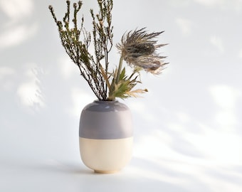 Small ceramic flower vase, various colors to choose from, simple modern vase for flowers, pastel shelf decor, porcelain handmade to order