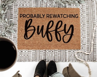 Probablemente viendo Buffy, la cazavampiros, regalo para fans de Buffy, regalo geek, regalos nerd, serie de los 90, cultura pop, camiseta de Buffy, regalo millennial