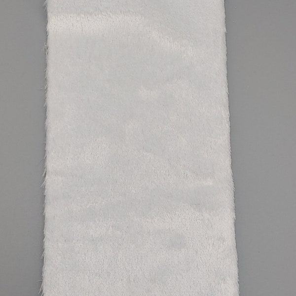 Darice White Faux Fur Sheet, Short Pile, 9 X 12 - Perfect for Crafts, Costumes, and Home Décor