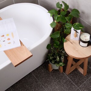 Caddie de bain  Planche de bain avec fente pour verre à vin image 3