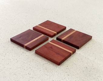 Dessous de verre en bois | IDÉE CADEAU | Lot de 4 | Gomme rouge