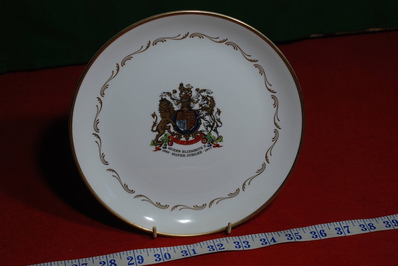 Queens silver jubilee plate