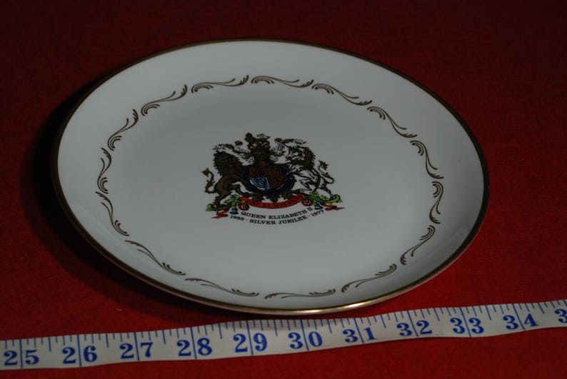 Queens silver jubilee plate
