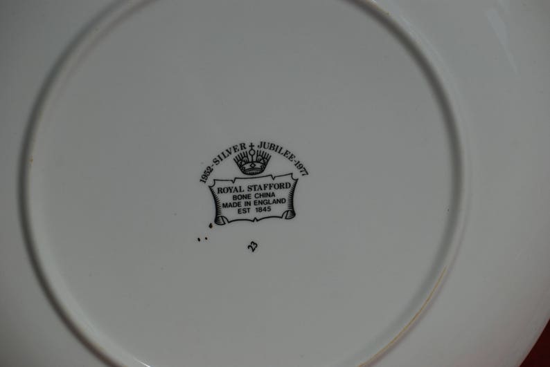 Queens silver jubilee plate