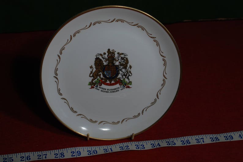 Queens silver jubilee plate
