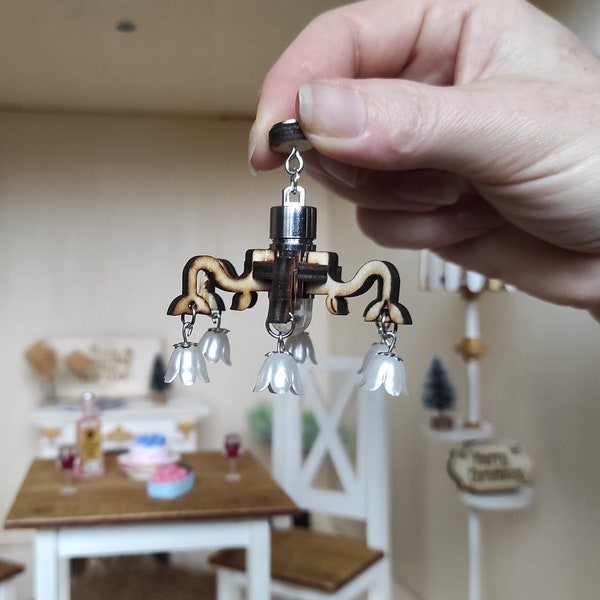 Miniatur Hängeleuchter für Puppenstuben. Miniatur Hängelampe mit Magnet Befestigung. Winzige Deckenleuchte für Miniaturräume Puppenlampe