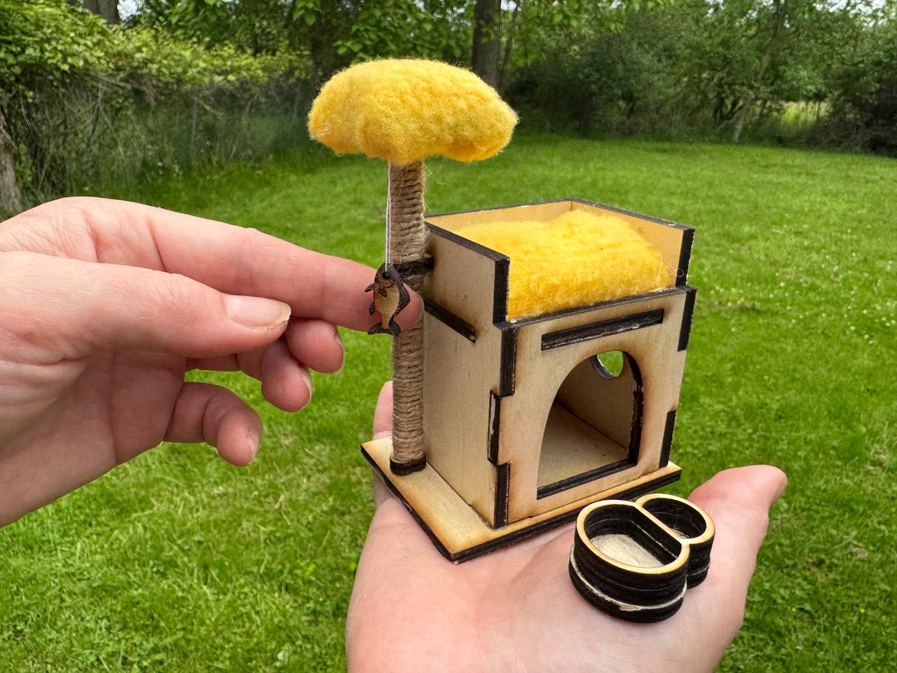 Miniature Cat House with Bowl – 1:6 Scale Pet Corner for Dollhouses – Handmade Eco-Friendly Kitty Furniture – Dollhouse Cat Accessory