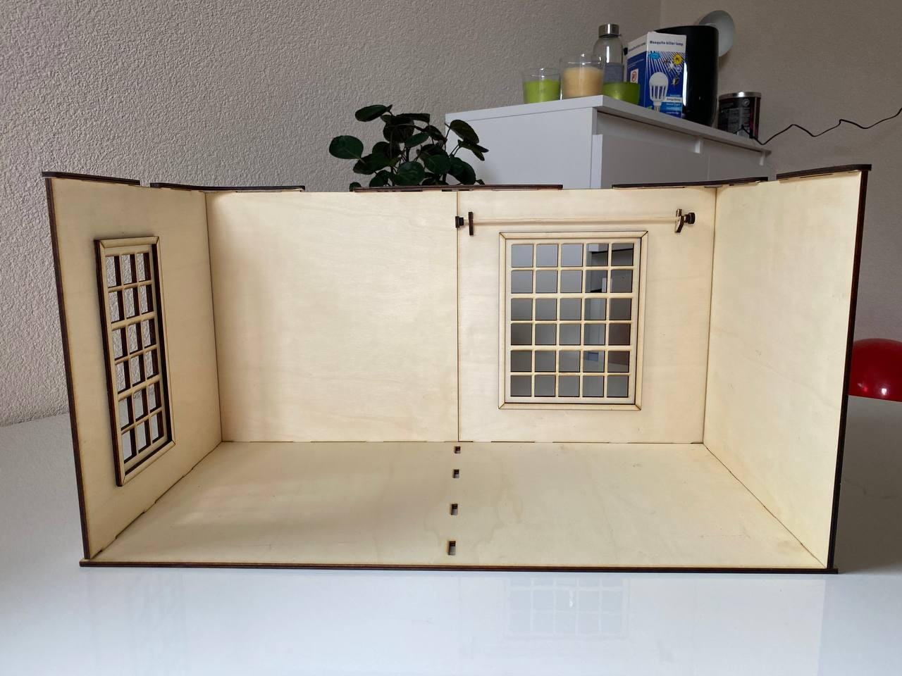 Parete con finestra per casa delle bambole impilabile – Interni in