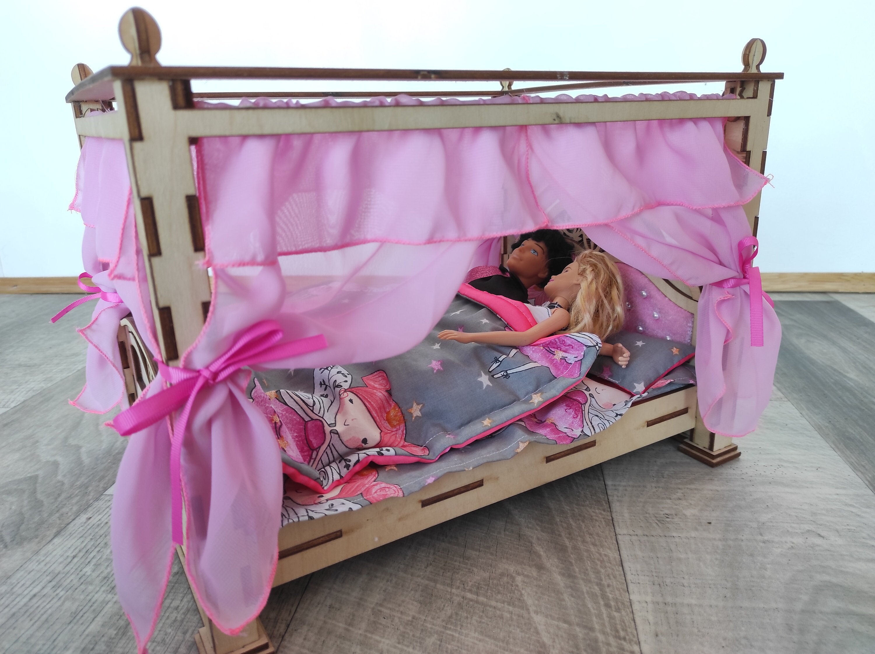 Blythe canopy bed deals