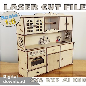 Op de afbeelding: Lasergesneden bestanddeel voor een miniatuurkeukenset in schaal 1:6. De set bevat een gootsteen, een oven, kasten en planken. De kast is gemaakt van lichtbruin hout.
