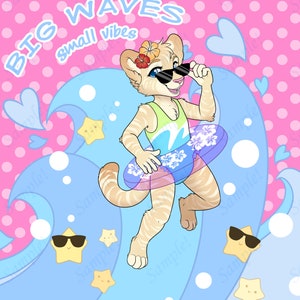 K&ouml;nnte beinhalten: Eine Cartoon-Illustration eines Tigers, der eine Sonnenbrille und einen Badeanzug tr&auml;gt und auf einem blauen und wei&szlig;en Schwimmring mit Blumenmuster schwimmt. Der Tiger ist umgeben von blauen und wei&szlig;en Wellen und gelben Sternen mit Gesichtern. Der Text "BIG WAVES small vibes" befindet sich oben im Bild.