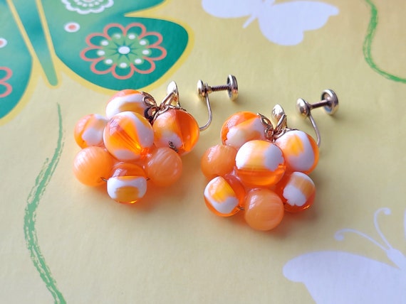 upcycled vintage orange and white acrylic bead cl… - image 10