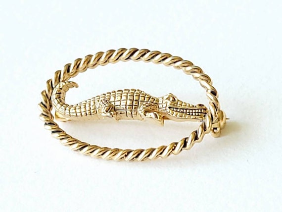 Vintage smiling alligator goldtone brooch - image 9