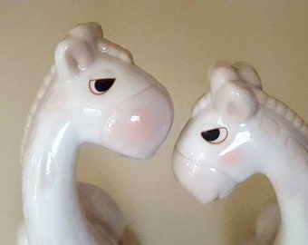 Vintage Precious moments 1996 ceramic Giraffe salt and pepper shakers, kitschy kitchen.