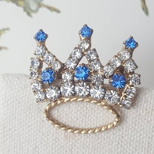 1950s rhinestone Crown brooch, blue and clear round prong set rhinestones gold tone metal.