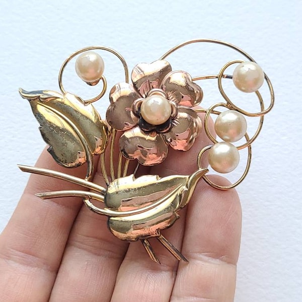 1940s Harry Iskin gold plated pearl floral brooch,  as is, read description.