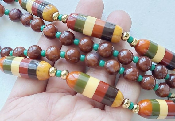 Vintage laminated bakelite and round acrylic bead… - image 7