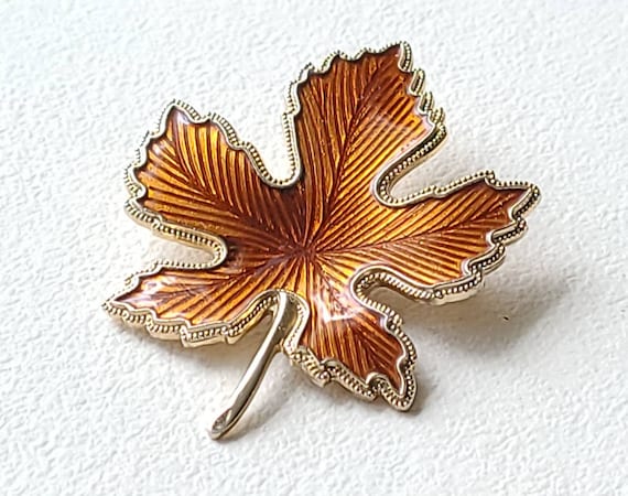 Enamel goldtone maple leaf shaped brooch, vintage… - image 1