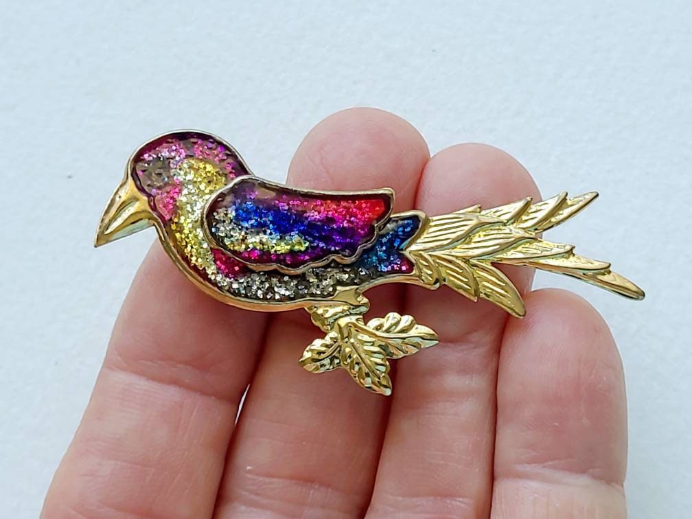 Broche Fantaisie Oiseau, En Métal Doré émaillé Rose Et Blanc Pailleté - Bijou Neuf Sans Emballage