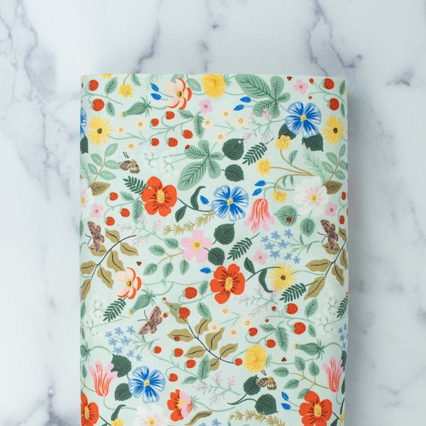 Strawberry Fields Mint par Rifle Paper Co. pour les tissus en coton + acier - Vendu par le 1/2 yard | PAYS & TISSU