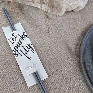 Grandi GUAINE PER BACCHETTE SPARKLER personalizzate per lunghe candele da matrimonio "Lascia che le scintille volino!" (Set da 50/100/200)