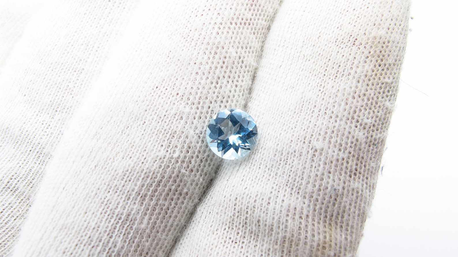 Pierre D'aigue-marine Loose 69,60 Carats - Forme Fantaisie, Bleue, Avec Certificat GGL