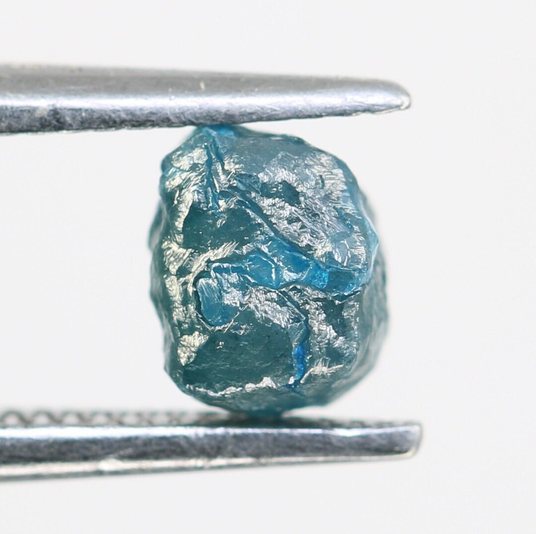 Diamant Brut Bleu Naturel Non Coupé - 2.50 Carats, Forme Irrégulière - Neuf Sans Emballage