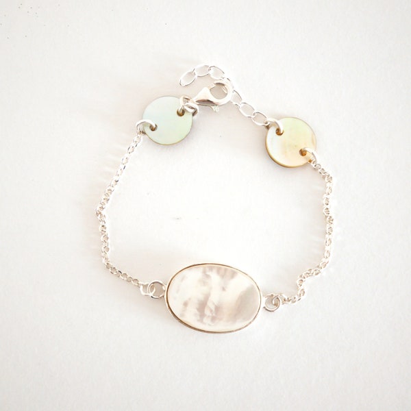 Bracelet argent, cabochon et sequins nacre blanche, bracelet marin coquillage irisé, bracelet femme délicat fin minimaliste