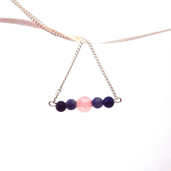 Collier argent massif léger coloré, petites perles rondes lapis lazuli bleu foncé - quartz rose translucide - sodalite bleu clair