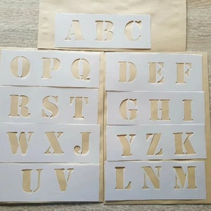 Schablonen ABC Groß Buchstaben Namen Text Ziffern Schrift Vorlagen Alphabet Schriftschablonen Zahlen basteln Stencil buchstaben schablonen in Streifen