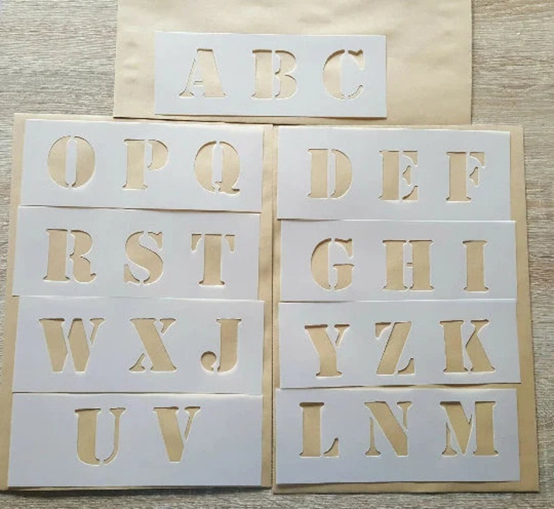 Schablonen ABC Groß Buchstaben Namen Text Ziffern Schrift Vorlagen Alphabet Schriftschablonen Zahlen basteln Stencil buchstaben schablonen in Streifen