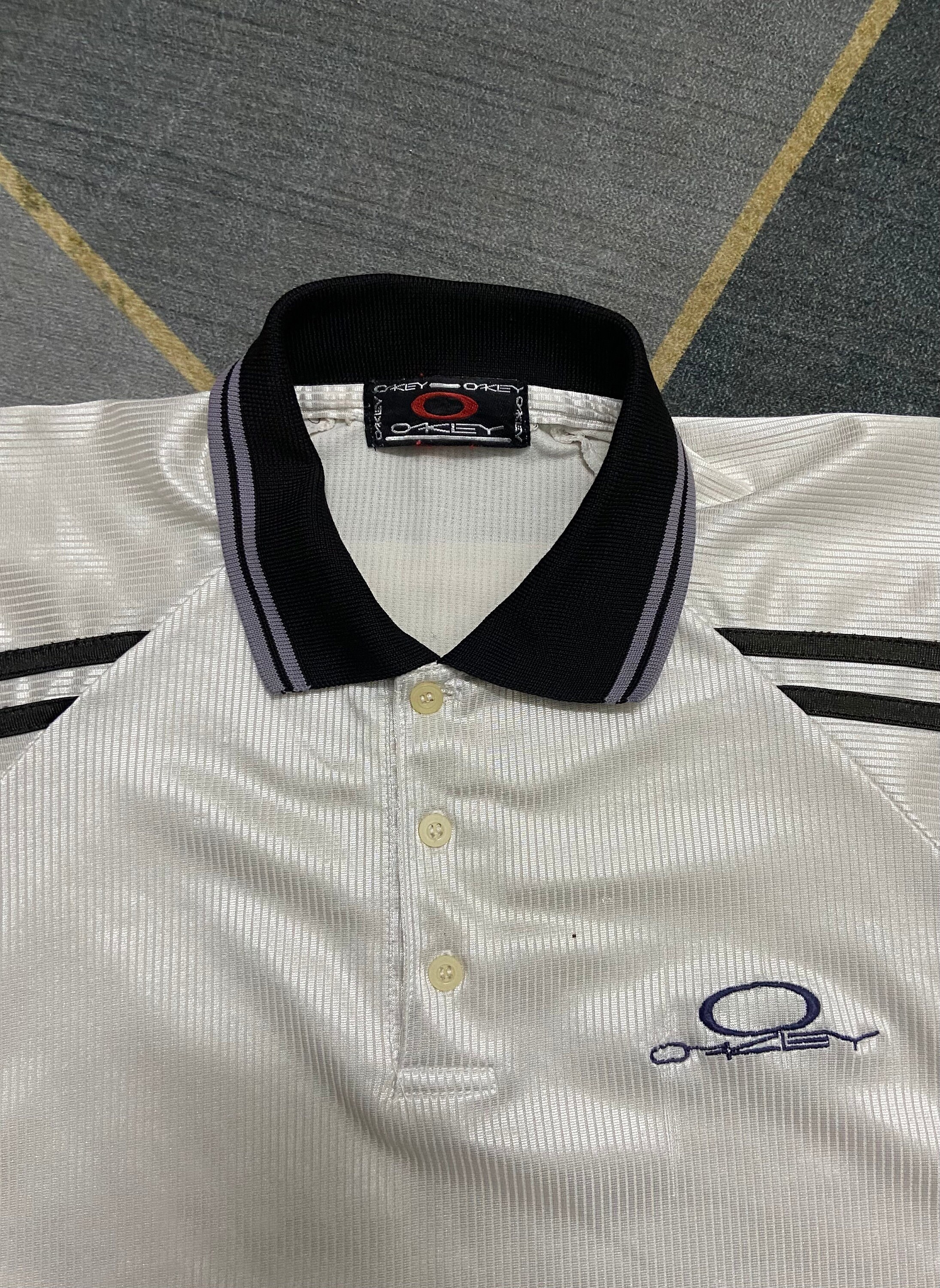 Vintage 90s Oakley Classic Jersey Embroidery Logo T Shirt Vintage 90s Oakley Classic Jersey Embroidery Logo T Shirt