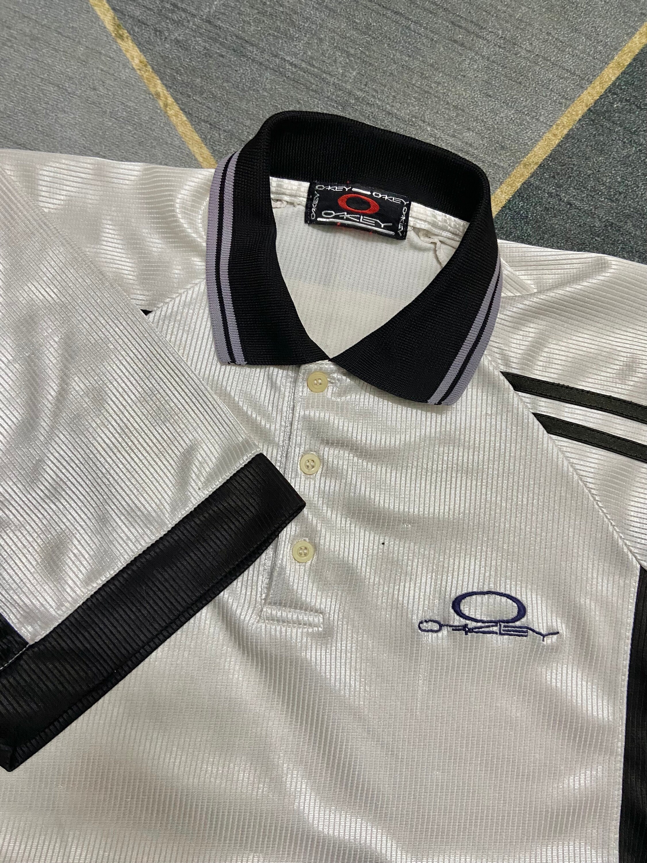 Vintage 90s Oakley Classic Jersey Embroidery Logo T Shirt Vintage 90s Oakley Classic Jersey Embroidery Logo T Shirt