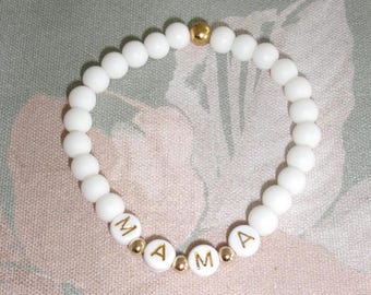 Personalisiertes Namensarmband mit 14K Gold gefüllten Perlen und mattem Onyx-Stein