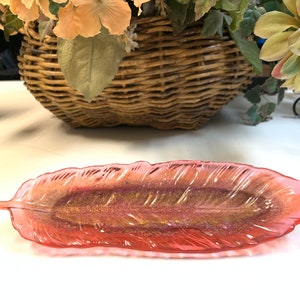 Feather Trinket Dish Made Out of Resin, Feather Candy Dish, Butter Dish, Keys and Coins, Table Topper, Counter Top Decoration, Accent Piece