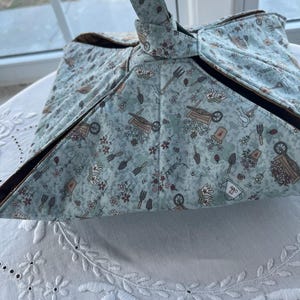 Fabric Pie/Casserole Carrier, Handmade, Garden Theme Fabric, Light Teal, 100% Cotton