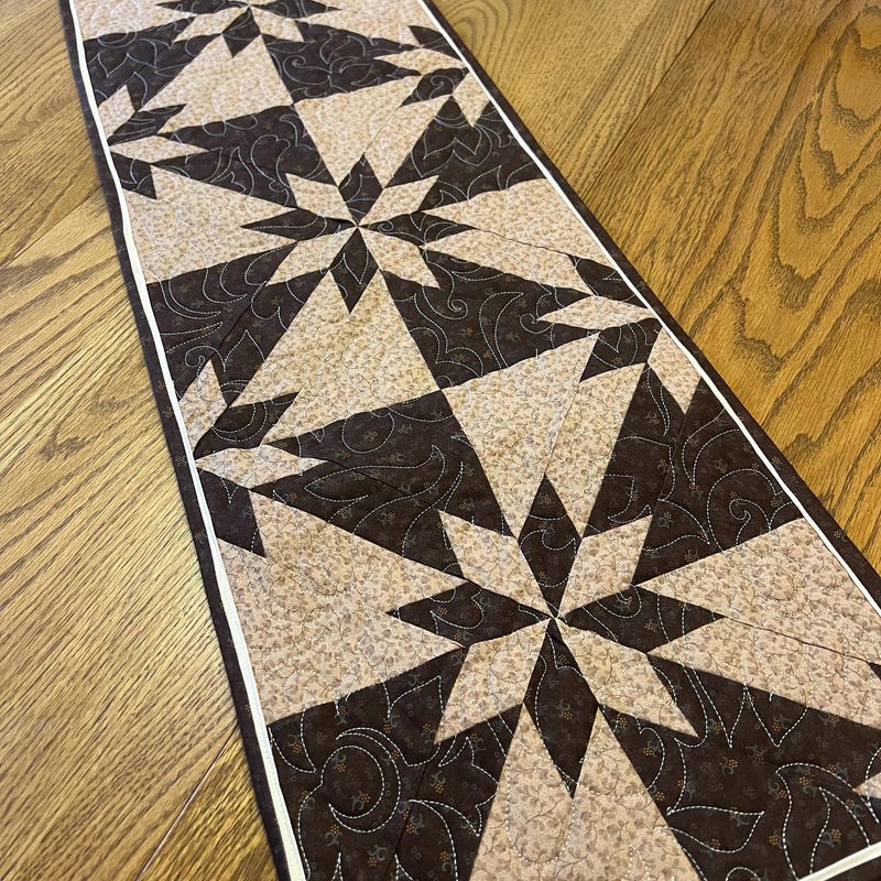 Colonial Banner Quilted Table Runner NCU0DQQ0653