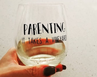 Crianza de los hijos, se necesita un viñedo / copa de vino / crianza / copa de vino para los padres / copa de vino divertida