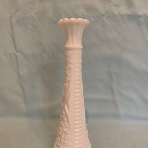 Vintage Milk Glass &quot;Stars & Bars&quot; Patterned Anchor Hocking Bud Vase