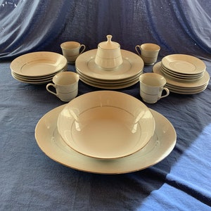 23-piece Set Crown Ming Fine China Jian Shiang, Queens Lace, Service for Four PLUS MORE!