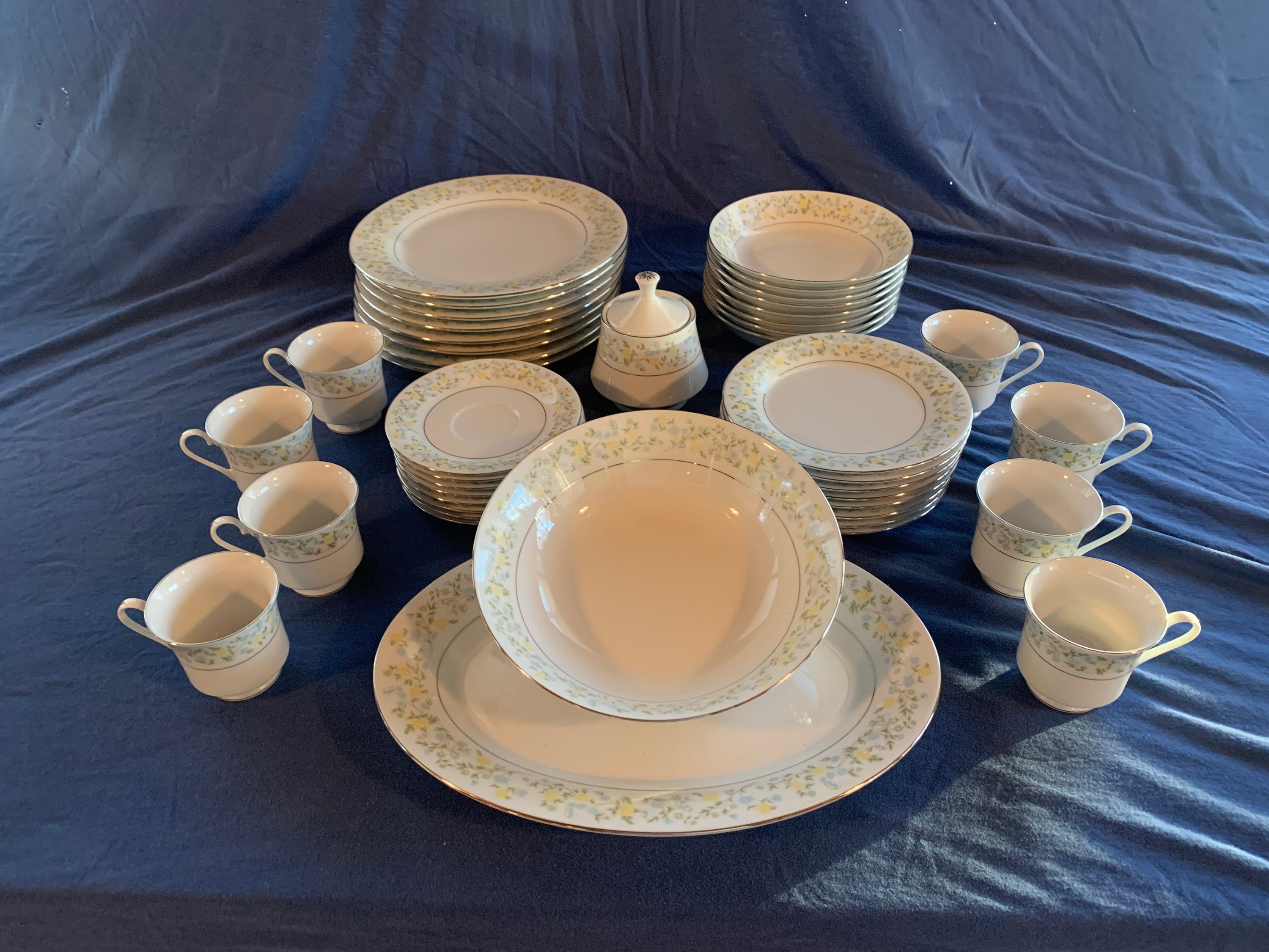 Crown Ming Fine China Jian Shiang, Spring Garden, 43piece Set service