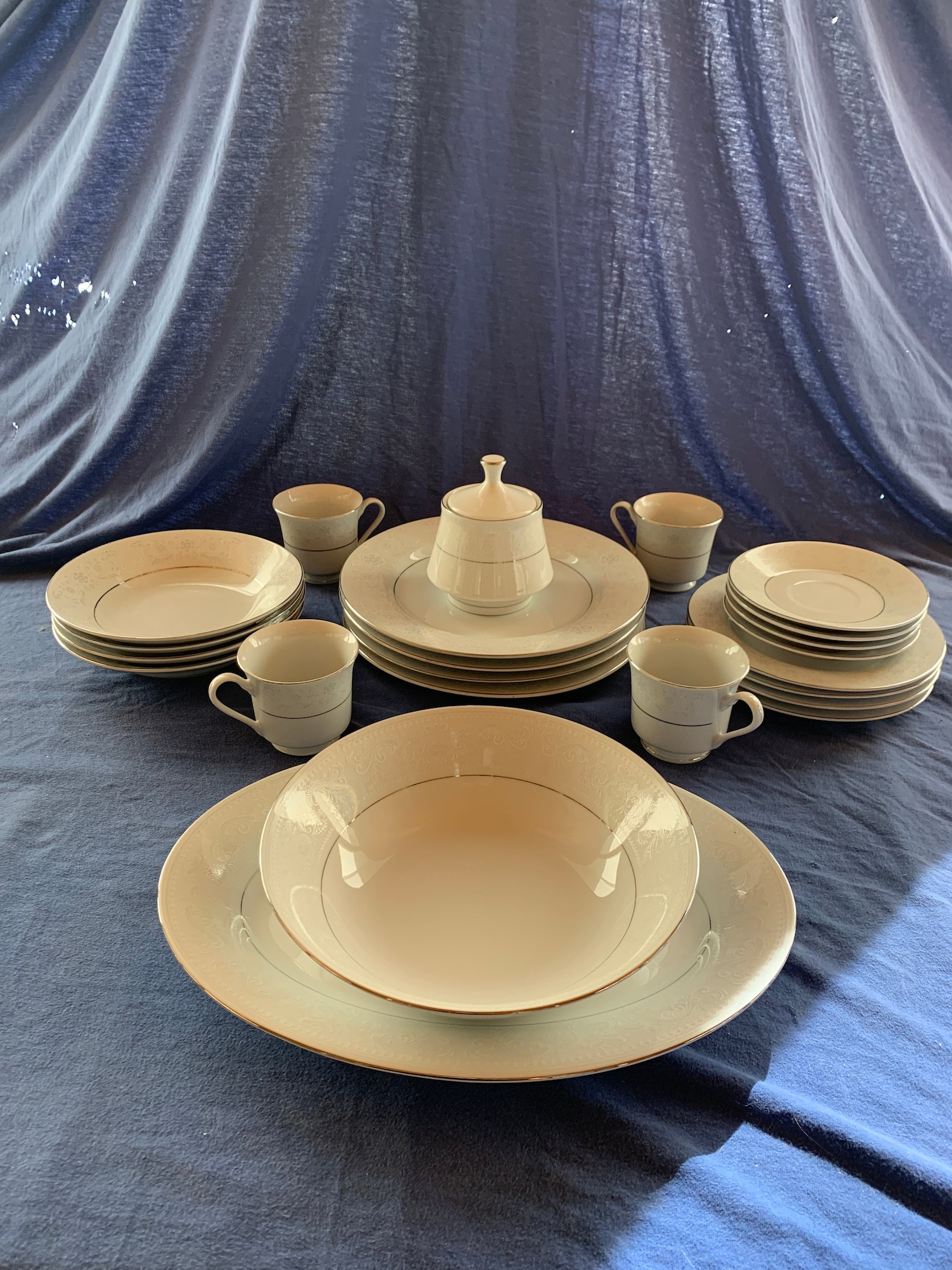 23piece Set Crown Ming Fine China Jian Shiang, Queens Lace, Service